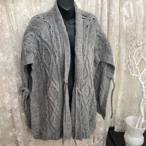 Anthropologie Sleeping on Snow Grey Knit Collared Soft Pretty Vest. - Picture 8 of 9
